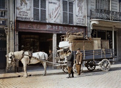 Un chariot à cheval chargé de meubles et d